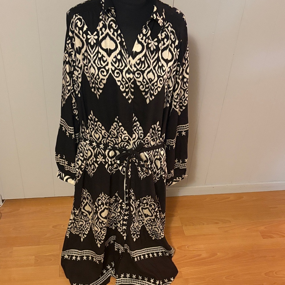 Chic Black and White Long Sleeve Dress